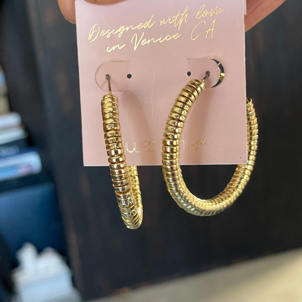GOLD COIL HOOP EARRING by Jules Smith, NWT. - Picture 2 of 15